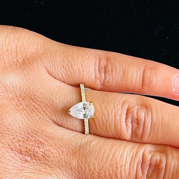 2.0CT Gold Plated Basket Set Accented Pear Cut Ring Cubic zirconia - Picture 2 of 7